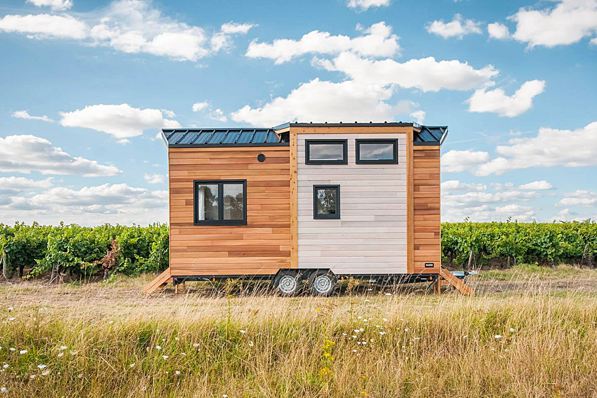 Traditional Style Tiny House On Wheels Epona By Baluchon Country Froot 