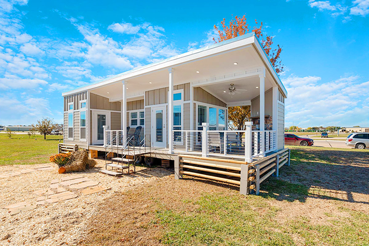 Large Tiny House On Wheels With Wrap Around Porch Country Froot