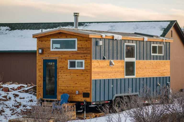 Cozy Tiny Home for Becoming a Minimalist 