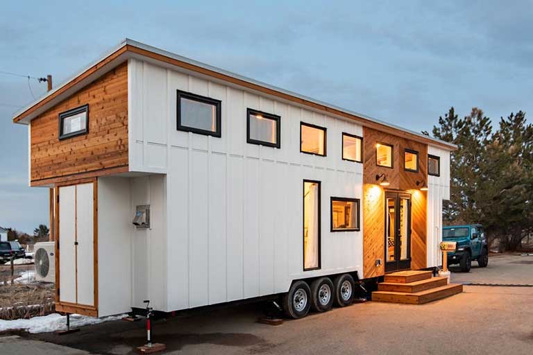 Jen’s tiny home: 520 sqft bumper-pull tiny house on wheels