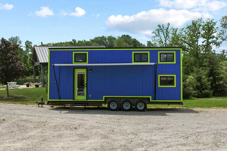 A funky tiny house with a unique color palette for a pizza lover