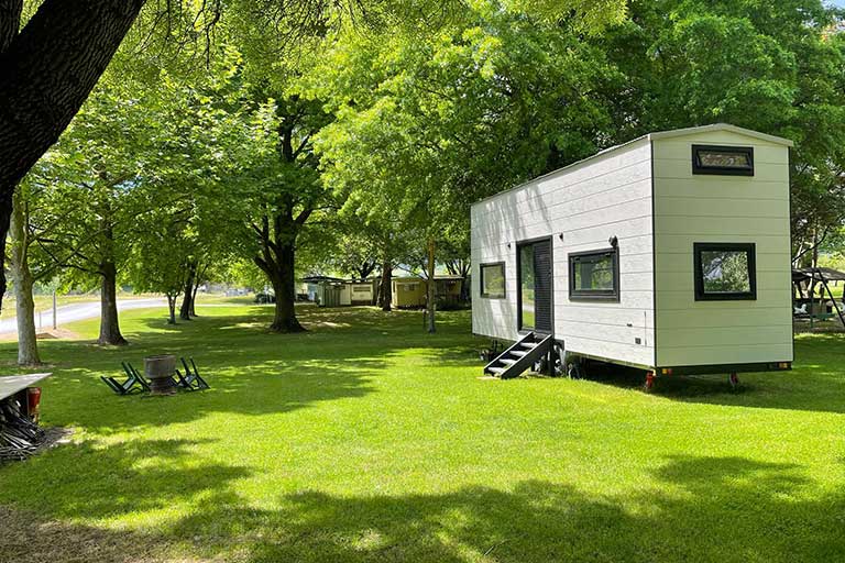 Embracing Tiny Living: An Insightful Interview with Lizzie and David from Omni Tiny Home